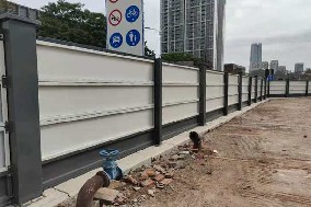 旭東圍擋廠家-彩鋼圍擋板有什么優(yōu)勢？