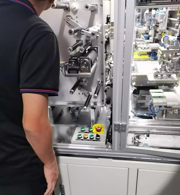 用于制片機和疊片機的伺服控制，提升電氣工程中IO精度的解決方案