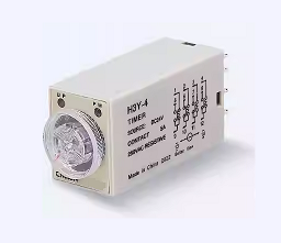 使用延時繼電器功能之間的差異，施加電壓或釋放電壓